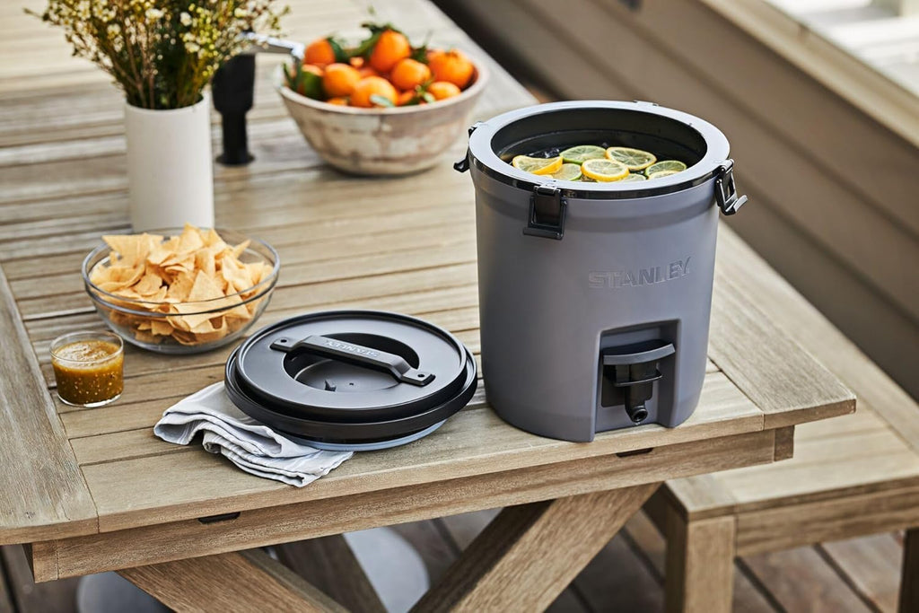 Insulated Water Jug with Spigot and Lid H2534