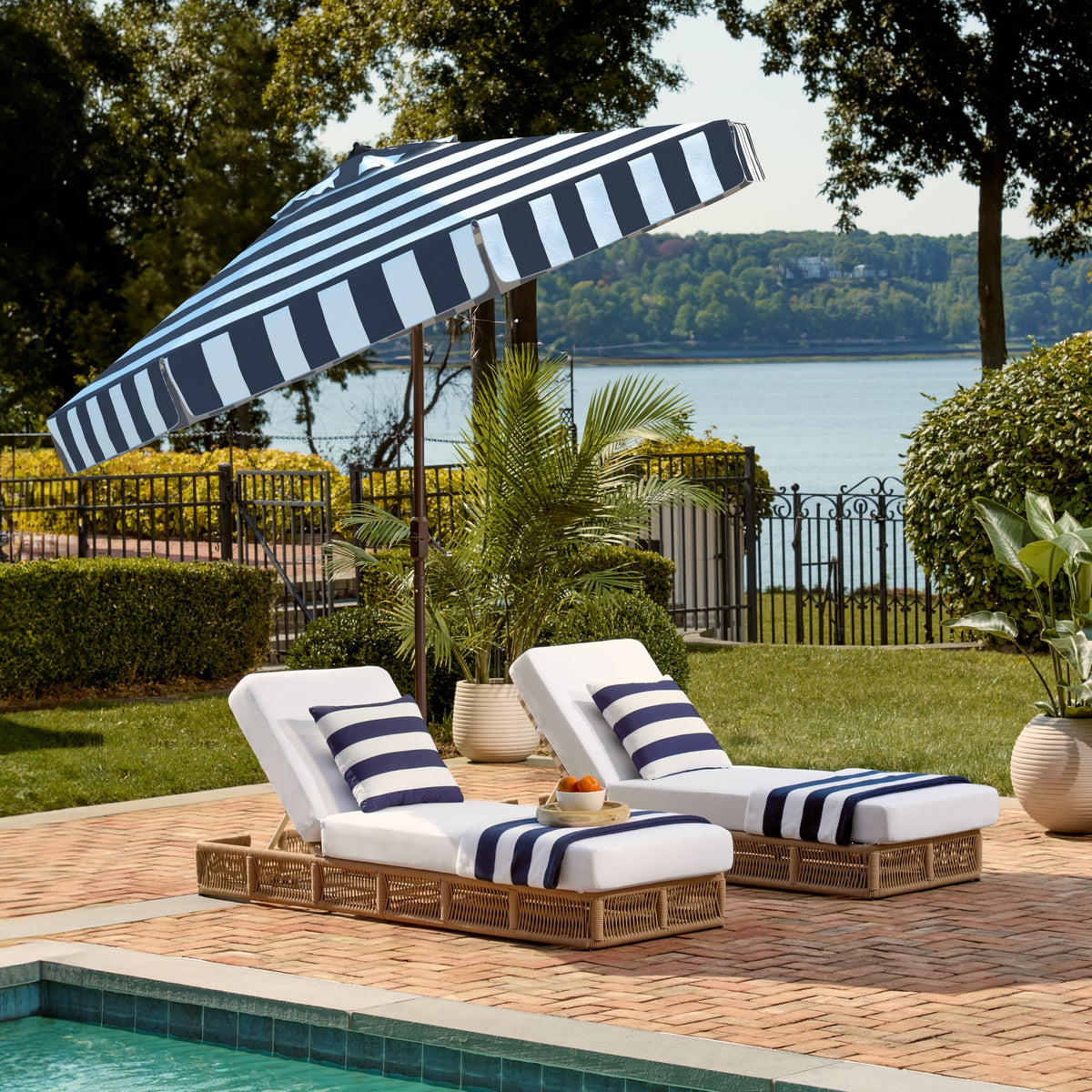 9 ft Navy White Patio Umbrella I400